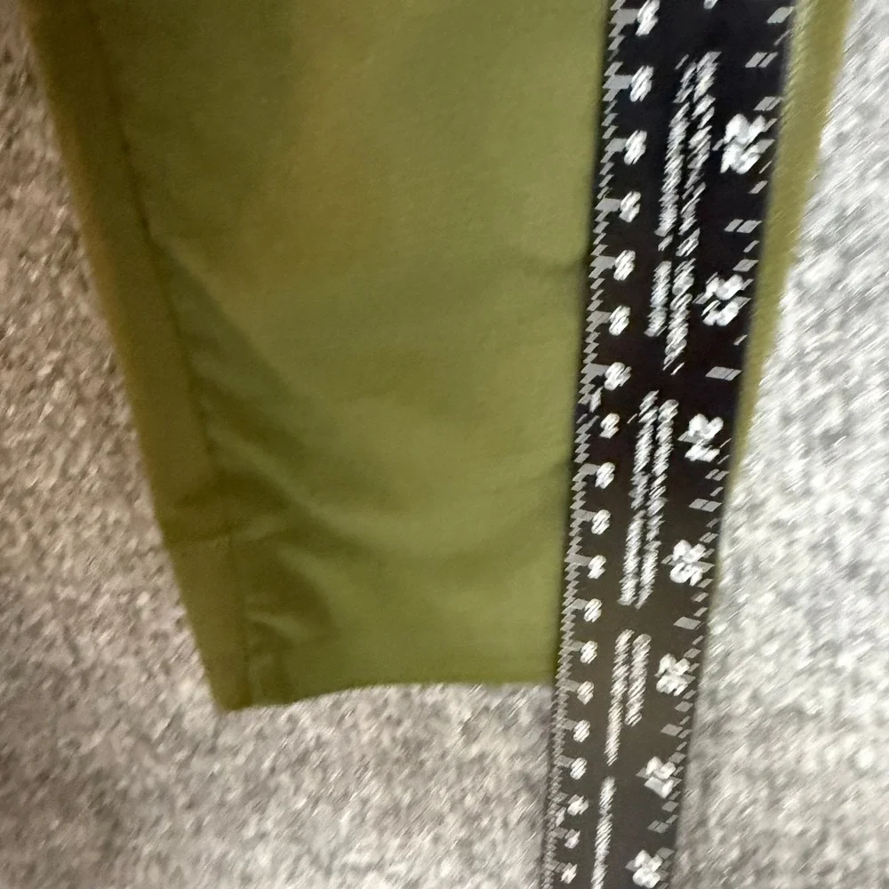 Nike Yoga Dri-FIT Jogger Pants Mens Small Olive Green Tapered CU7378-326
